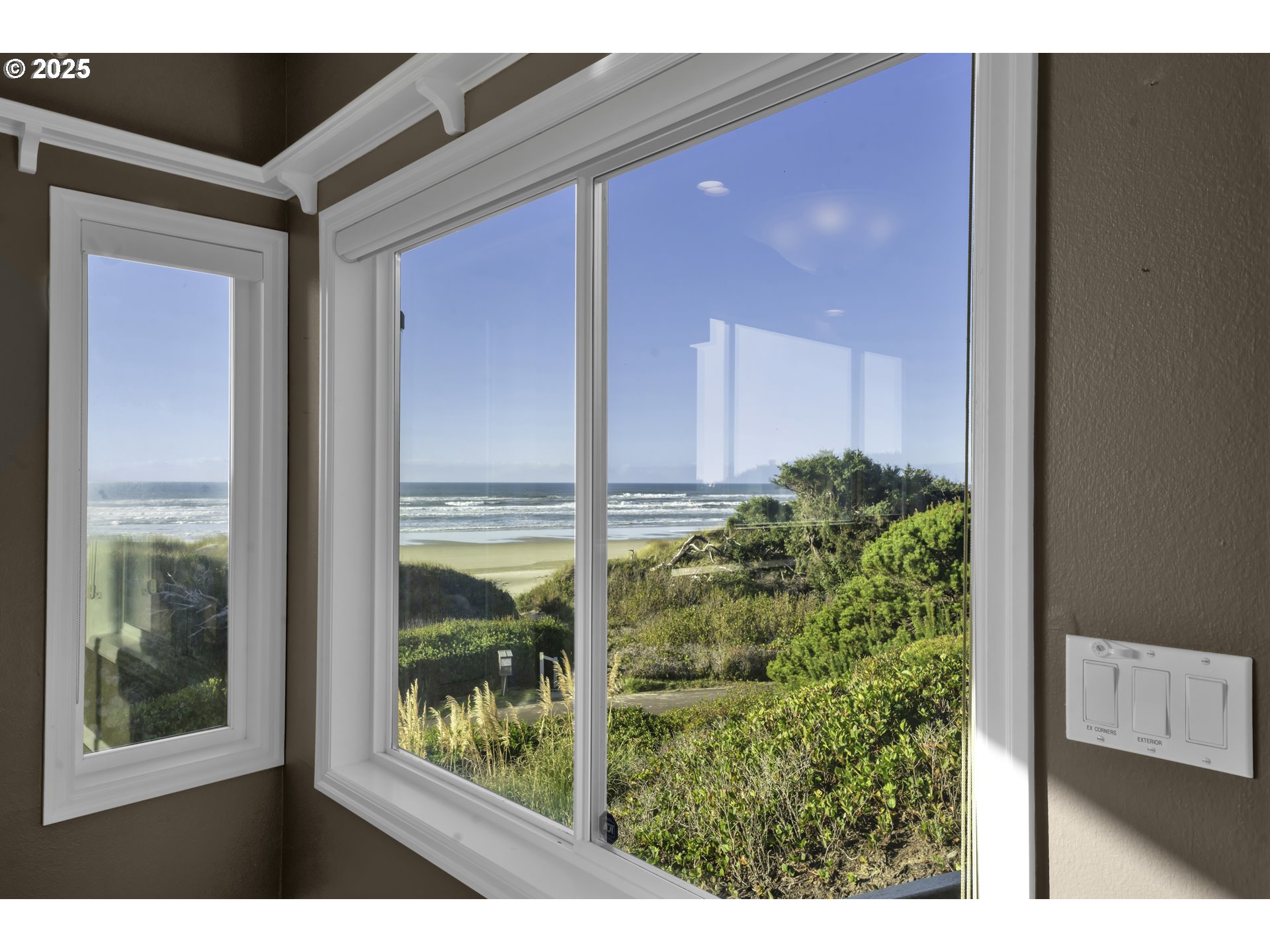 88765 Shoreline Loop Florence, OR 97439 - Photo 19 of 48 a view of a window