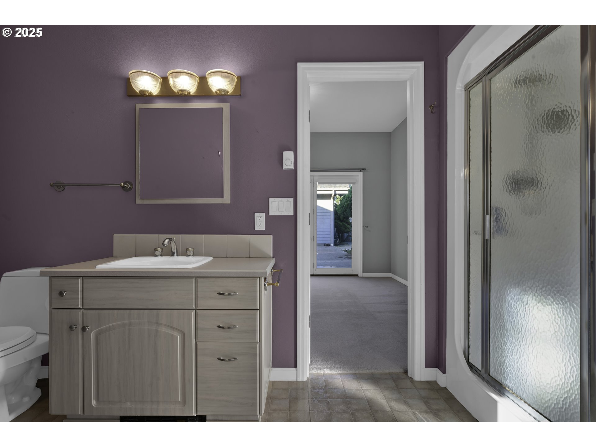 88765 Shoreline Loop Florence, OR 97439 - Photo 23 of 48 a bathroom with a sink vanity and a mirror