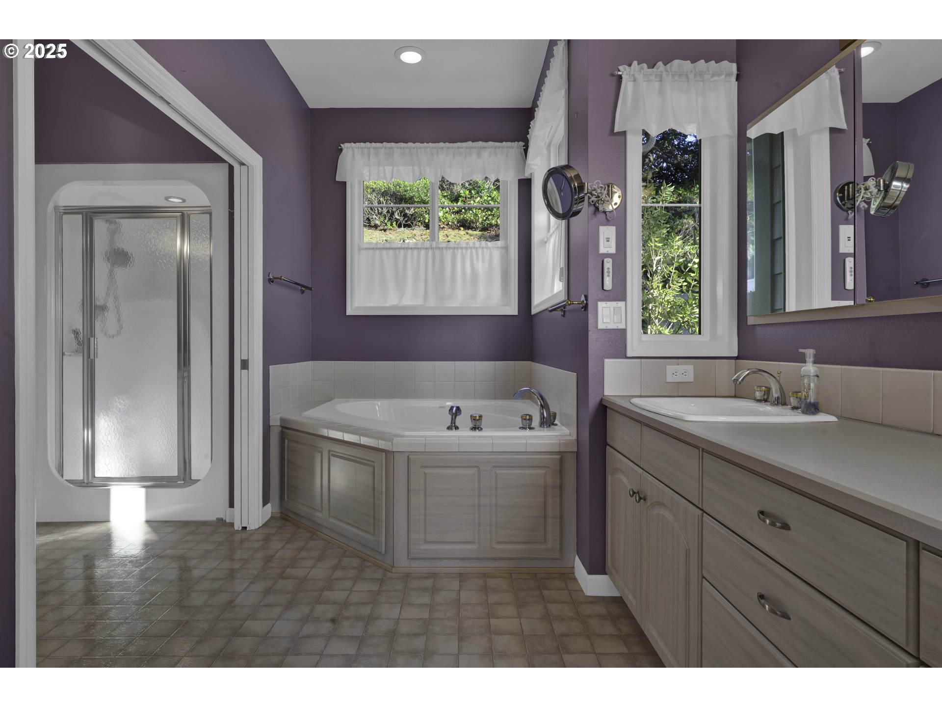 88765 Shoreline Loop Florence, OR 97439 - Photo 24 of 48 a bathroom with a tub sink and mirror