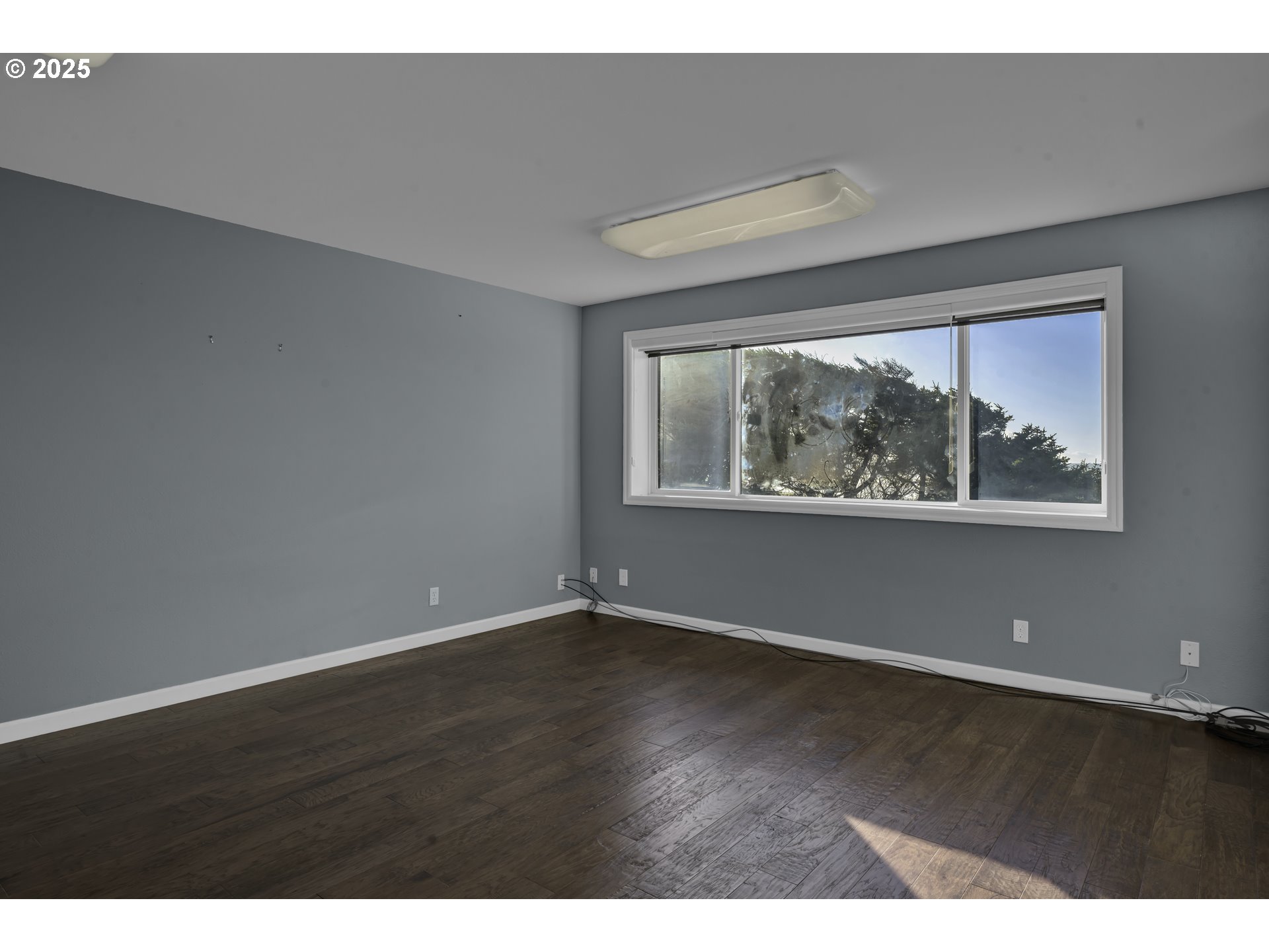 88765 Shoreline Loop Florence, OR 97439 - Photo 33 of 48 an empty room with wooden floor and windows