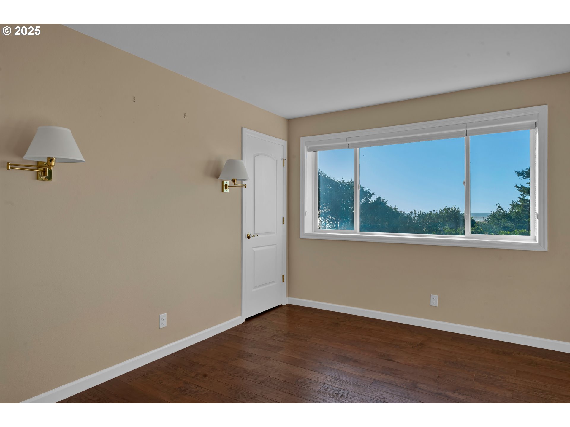 88765 Shoreline Loop Florence, OR 97439 - Photo 34 of 48 a view of an empty room with a window