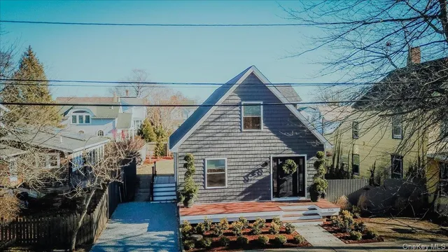 $1,600,000 | 336 2nd Street, Greenport, NY 11944