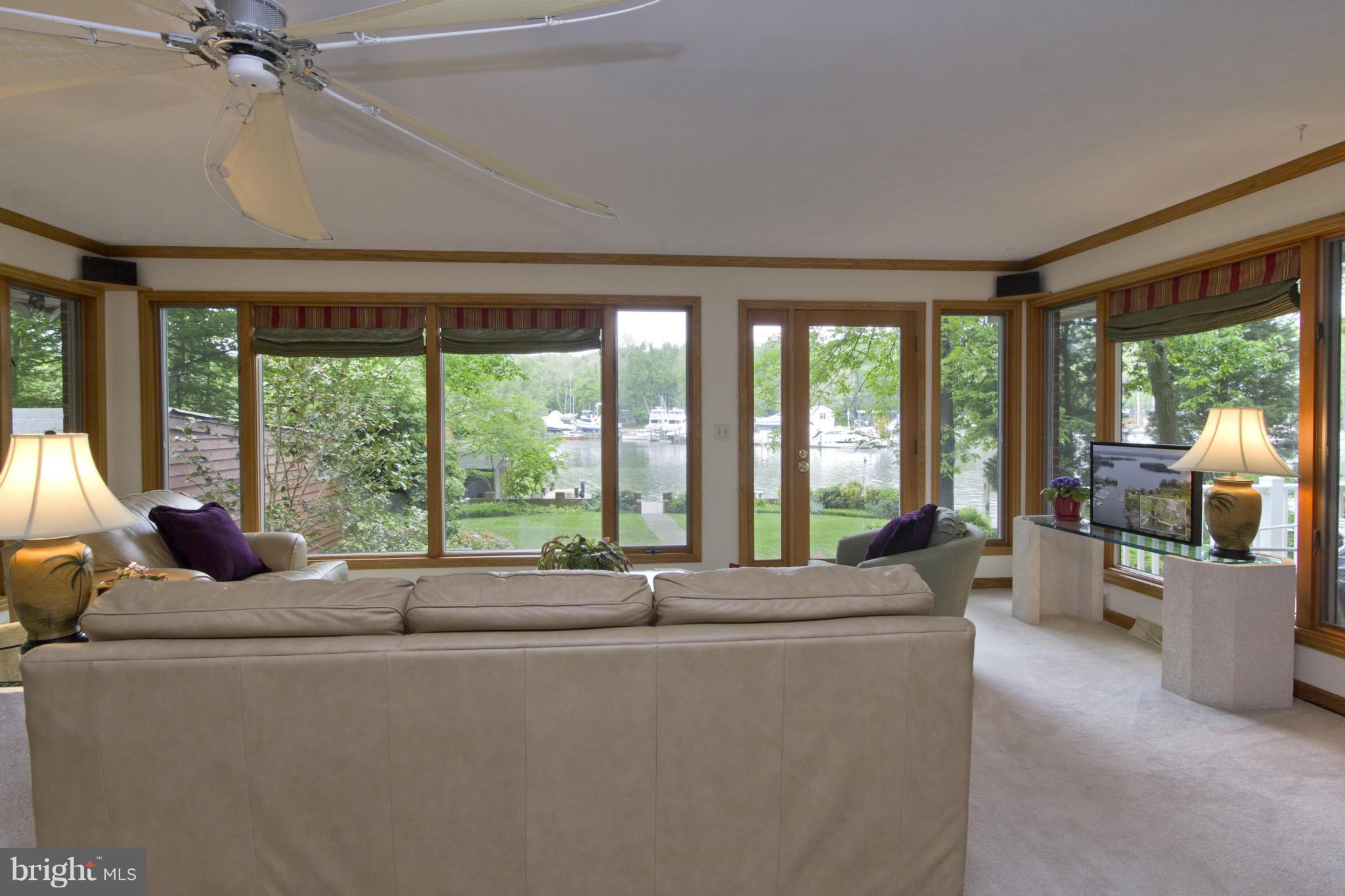985 Round Bay Road Crownsville, MD 21032 - Photo 11 of 29 Full glass living rFom