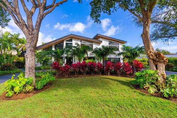 $3,849,000 | 3001 Northeast 52nd Street, Lighthouse Point, FL 33064