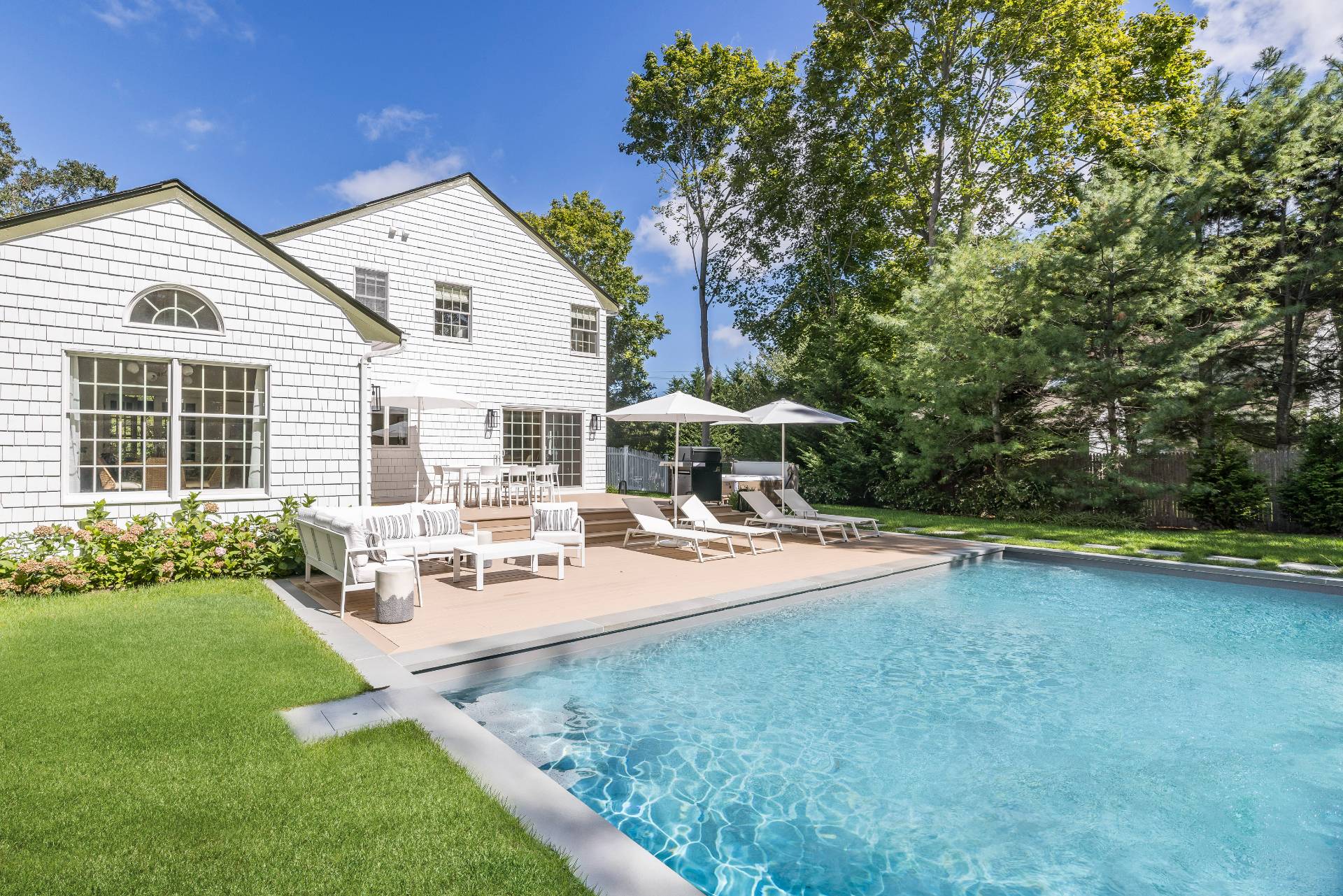 4582 Noyack Road Sag Harbor, NY 11963 - Photo 2 of 40