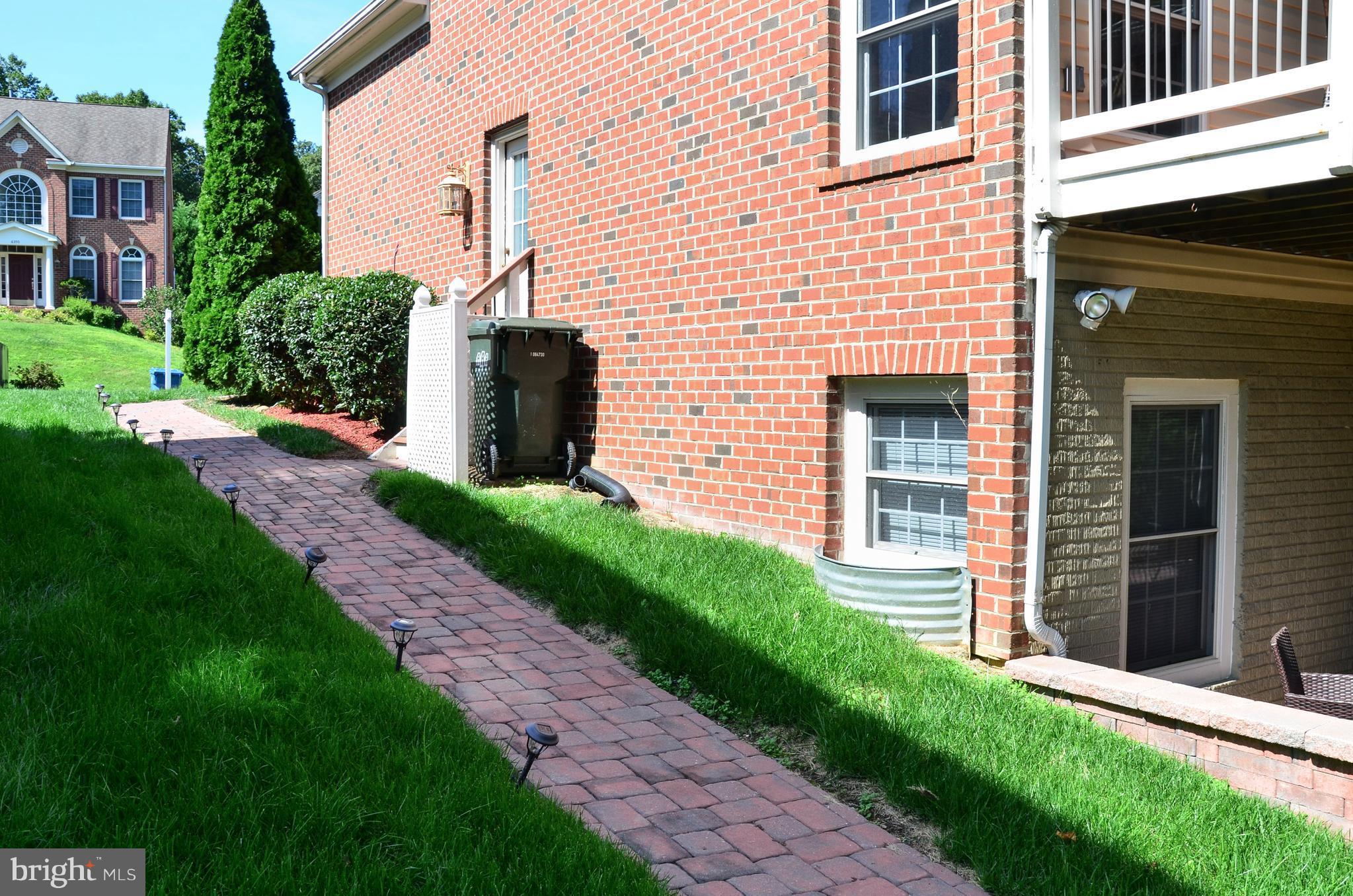 6079 Deer Ridge Trail Springfield, VA 22150 - Photo 29 of 30 Exterior (Rear)