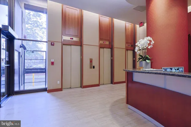 a view of livingroom with furniture