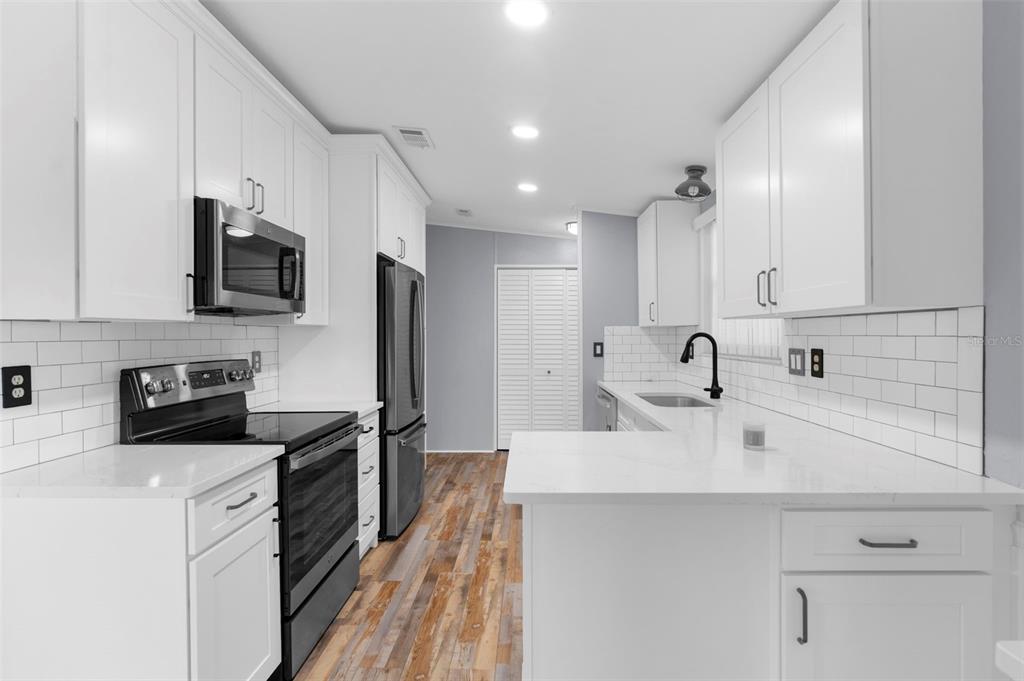 14986 Rialto Avenue Brooksville, FL 34613 - Photo 12 of 45