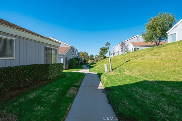 a view of back yard of the house