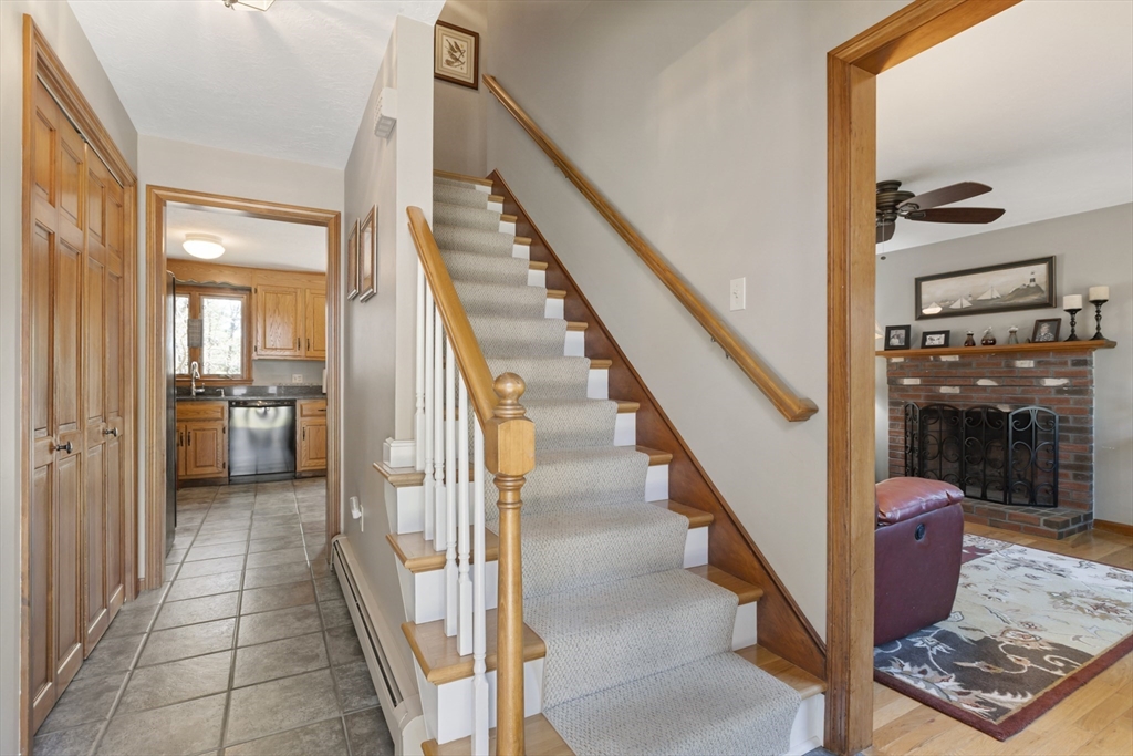 8 Griffin Road Franklin, MA 02038 - Photo 18 of 30