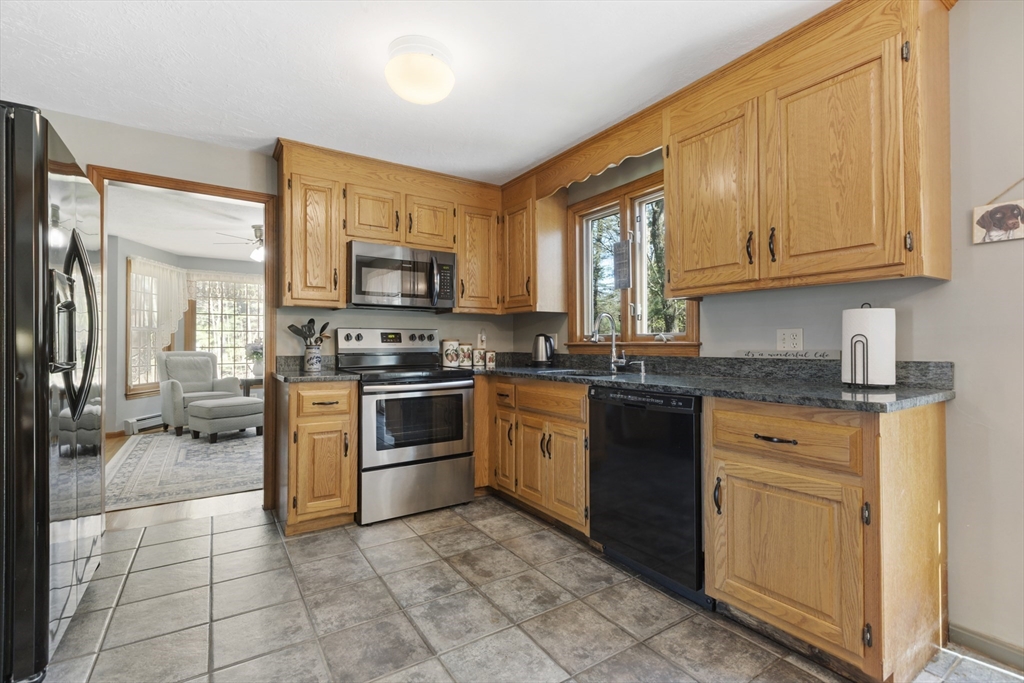 8 Griffin Road Franklin, MA 02038 - Photo 7 of 30