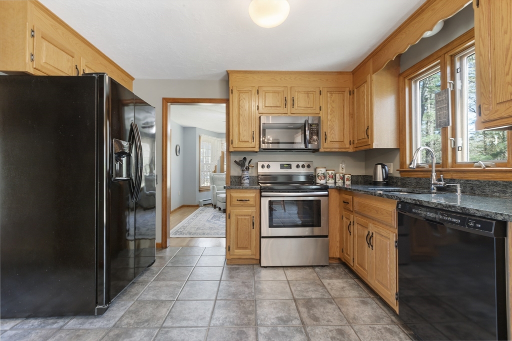 8 Griffin Road Franklin, MA 02038 - Photo 8 of 30