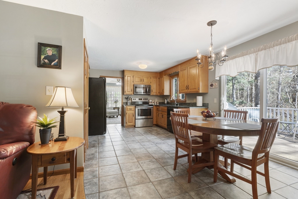 8 Griffin Road Franklin, MA 02038 - Photo 10 of 30