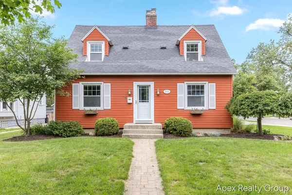 $359,900 | 555 East Central Avenue, Zeeland, MI 49464