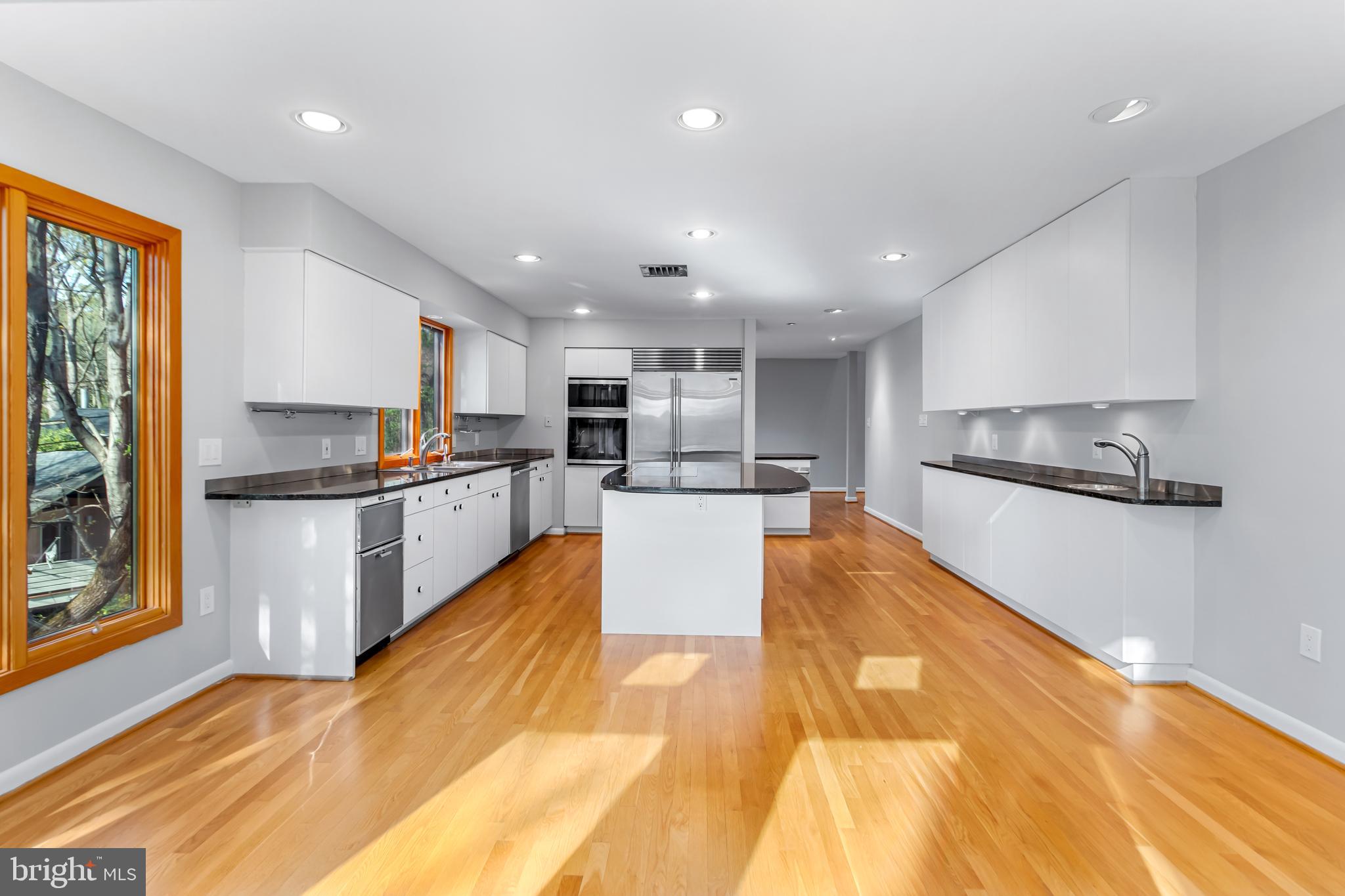 5211 MacArthur Terrace Northwest Washington, DC 20016 - Photo 6 of 53