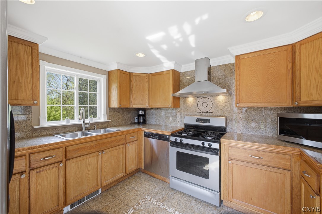4929 Fayetteville Manlius Road Manlius, NY 13104 - Photo 8 of 28