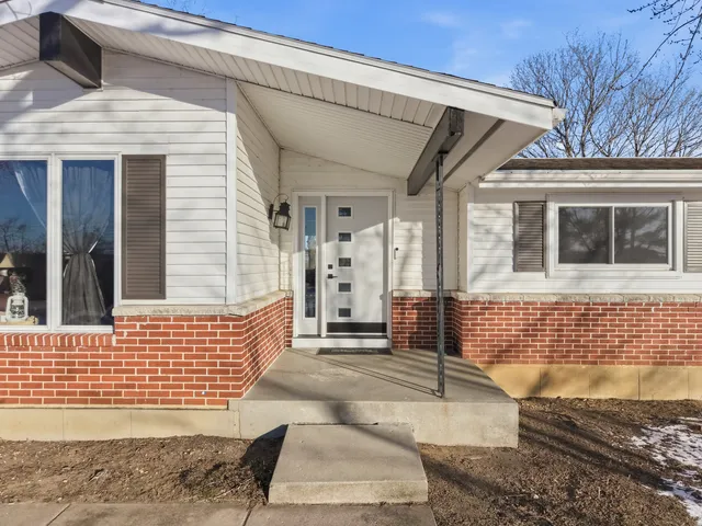 $299,000 | 9807 North Leaf River Road, Leaf River, IL 61047