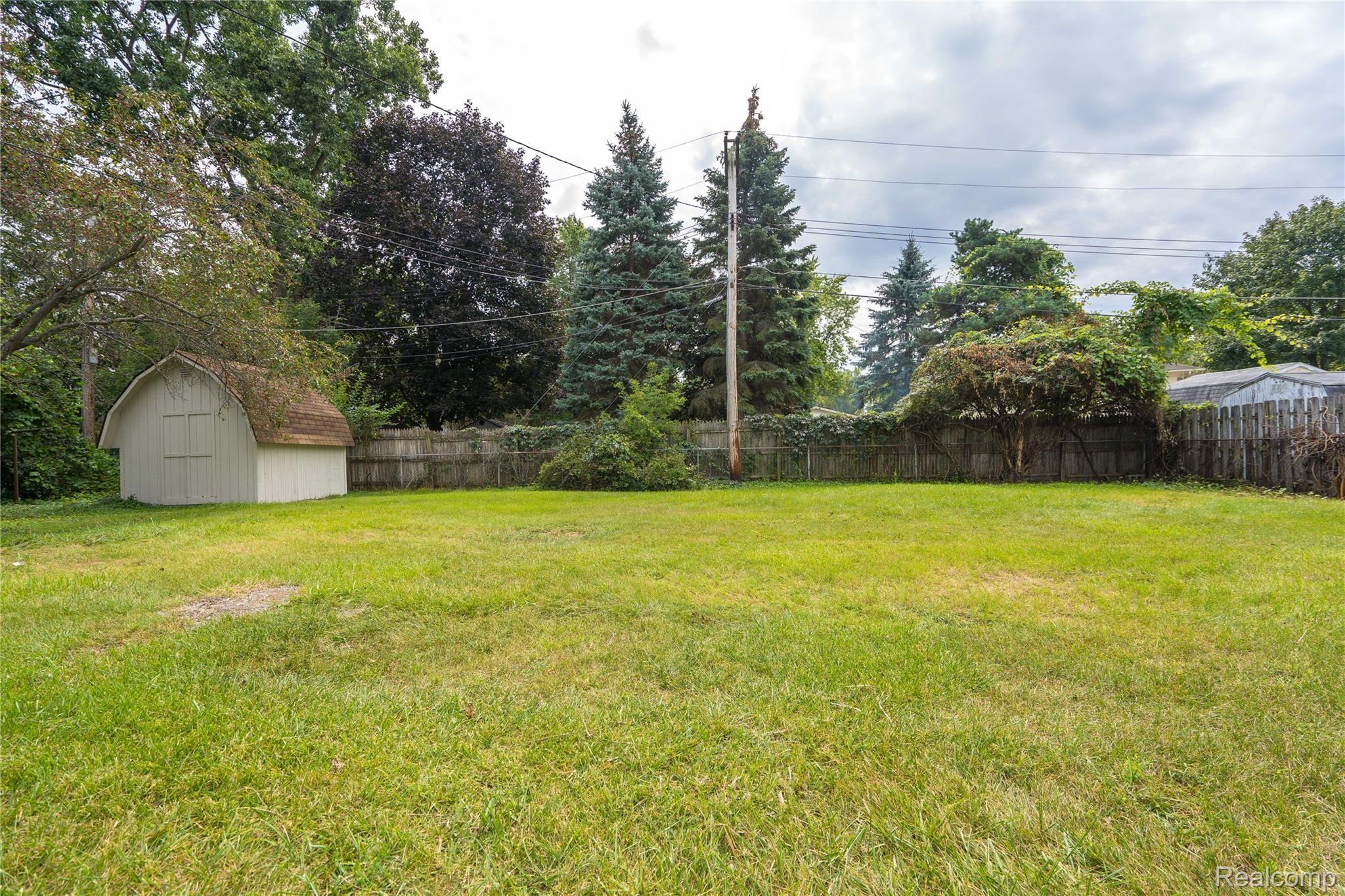 2572 North Trail Road Walled Lake, MI 48390 - Photo 59 of 59 DSC05585.jpg