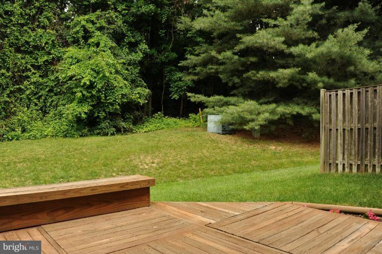 7554 Aspenpark Road Lorton, VA 22079 - Photo 15 of 30 Deck - Yard