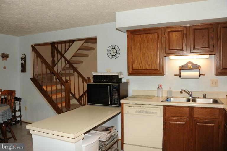7554 Aspenpark Road Lorton, VA 22079 - Photo 16 of 30 Kitchen