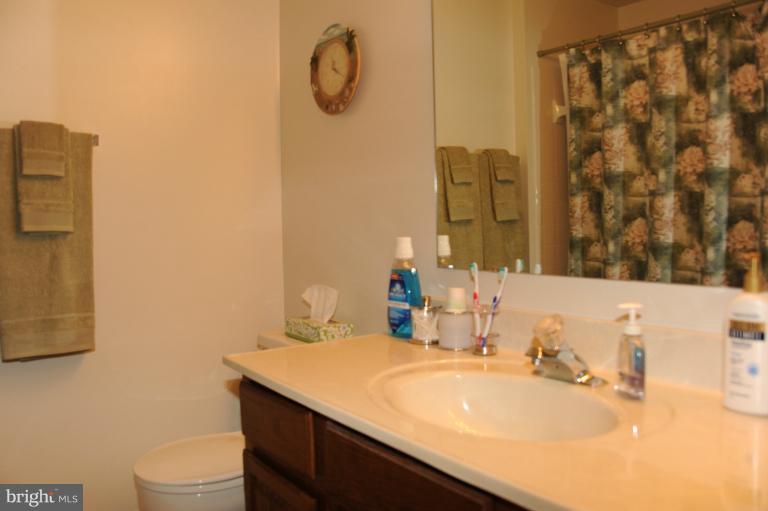 7554 Aspenpark Road Lorton, VA 22079 - Photo 25 of 30 Upper Level Bath