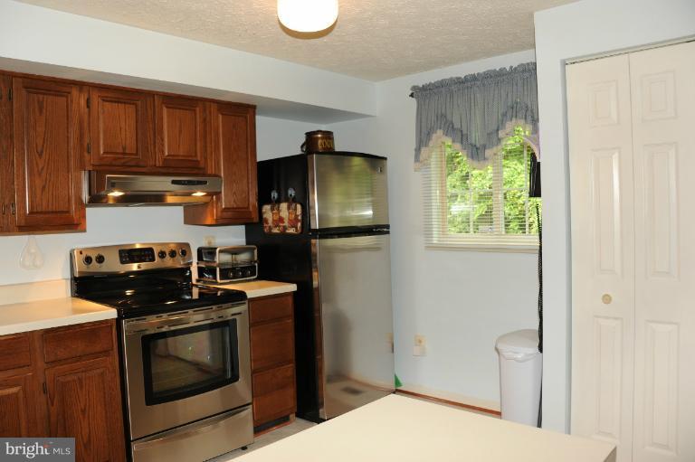 7554 Aspenpark Road Lorton, VA 22079 - Photo 9 of 30 Kitchen