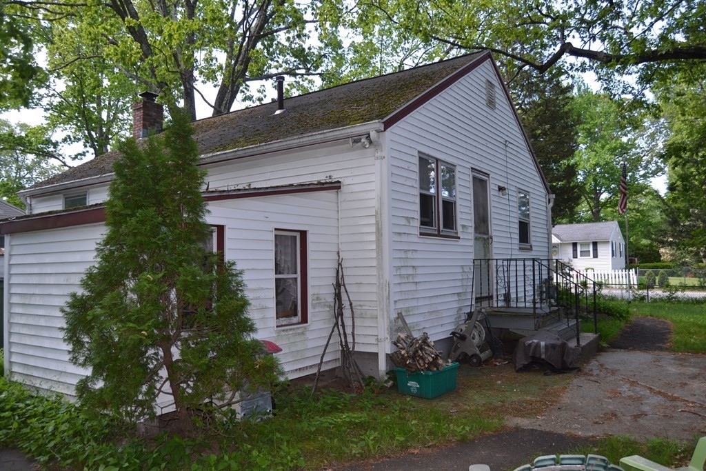 319 Burnham Road Lowell, MA 01852 - Photo 3 of 10 Gallery Image 3