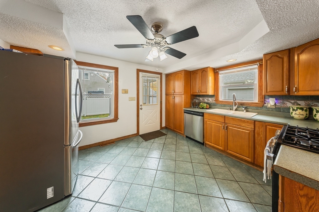 1078 Liberty Street Springfield, MA 01104 - Photo 6 of 42