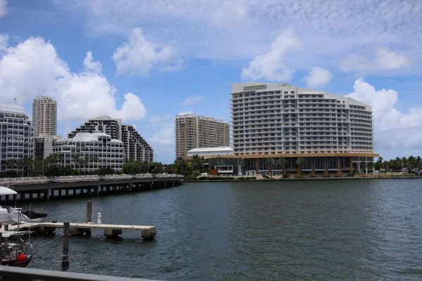 $3,800 | 905 Brickell Bay Drive, Unit 1824, Miami, FL 33131