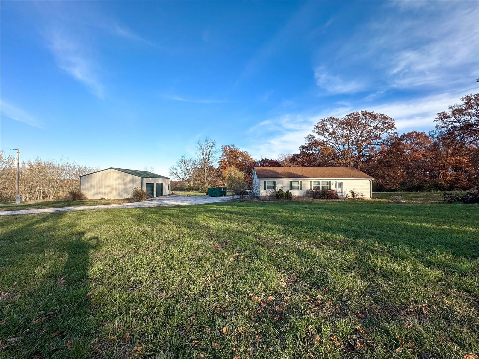 4566 G Road Waterloo, IL 62298 - Photo 3 of 46