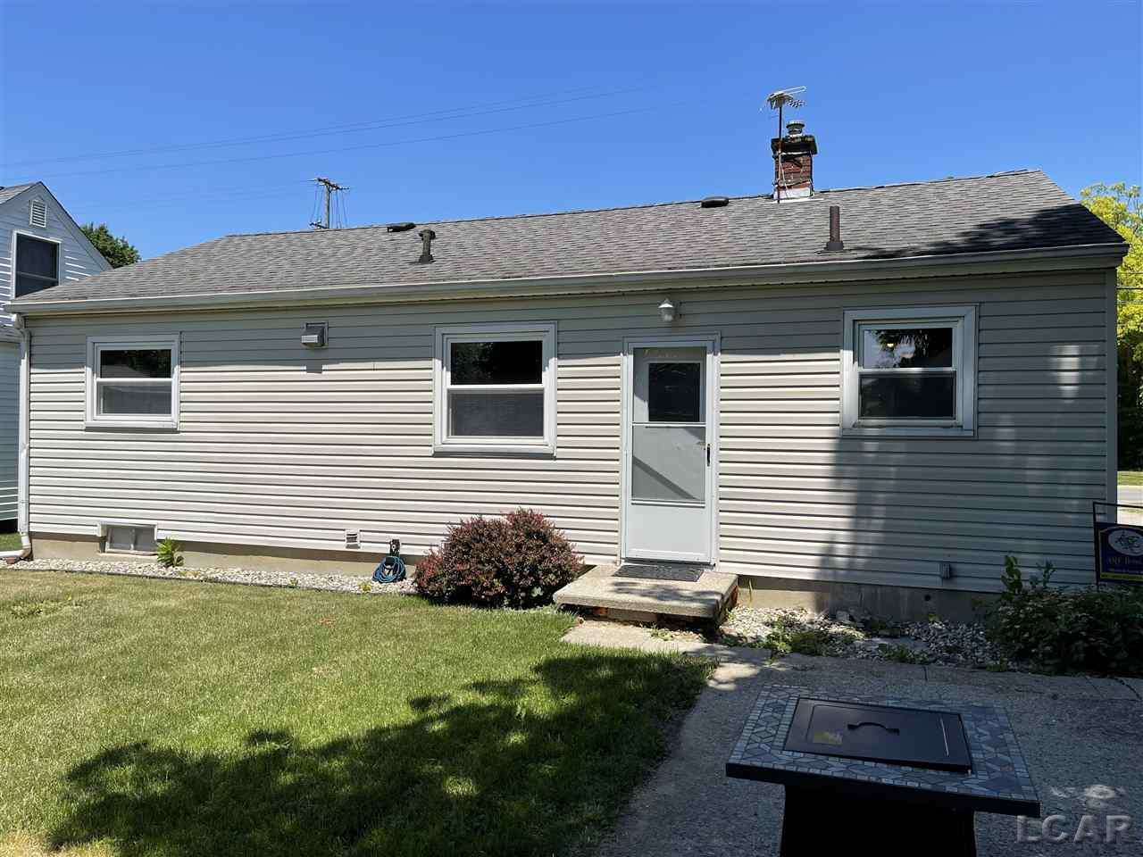 433 Riverside Avenue Adrian, MI 49221 - Photo 3 of 18 50045497-2.JPG