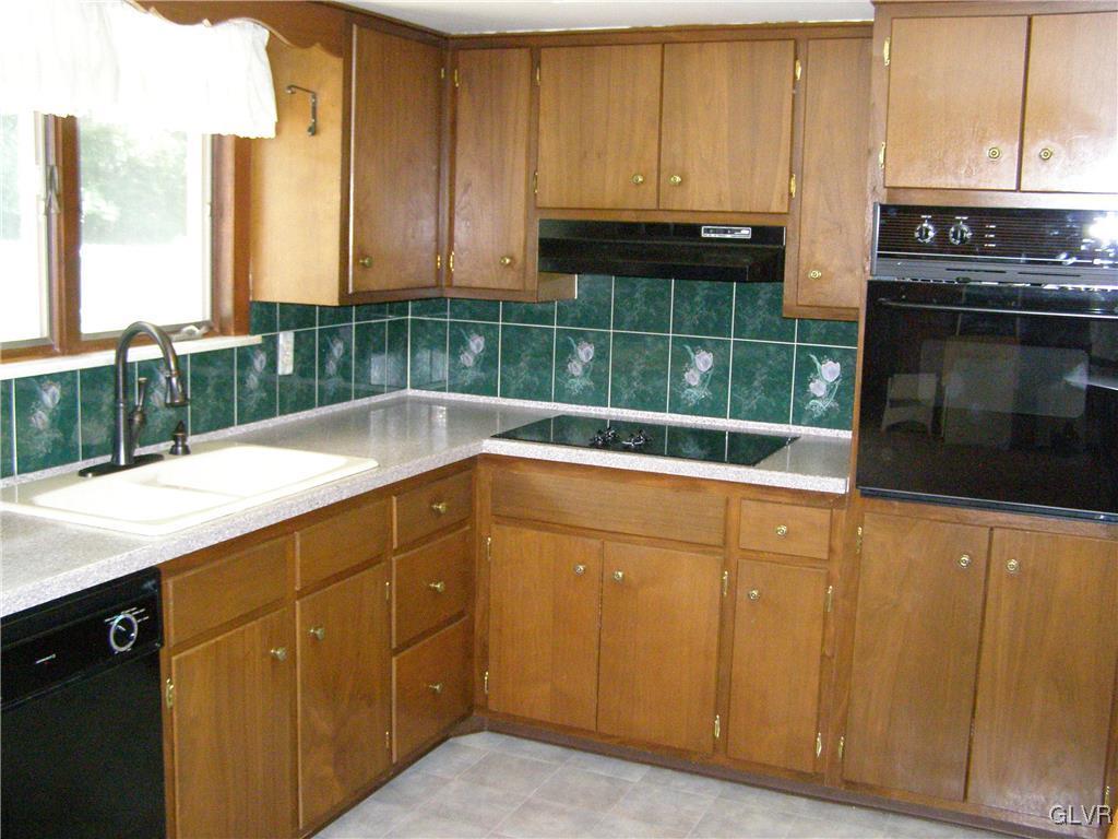 1673 Creek View Road Bethlehem, PA 18015 - Photo 11 of 36 Gallery Image 11