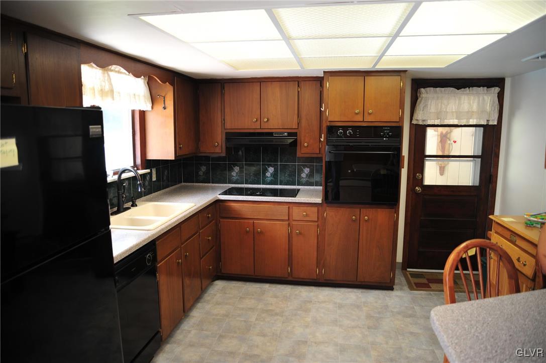 1673 Creek View Road Bethlehem, PA 18015 - Photo 6 of 36 Gallery Image 6