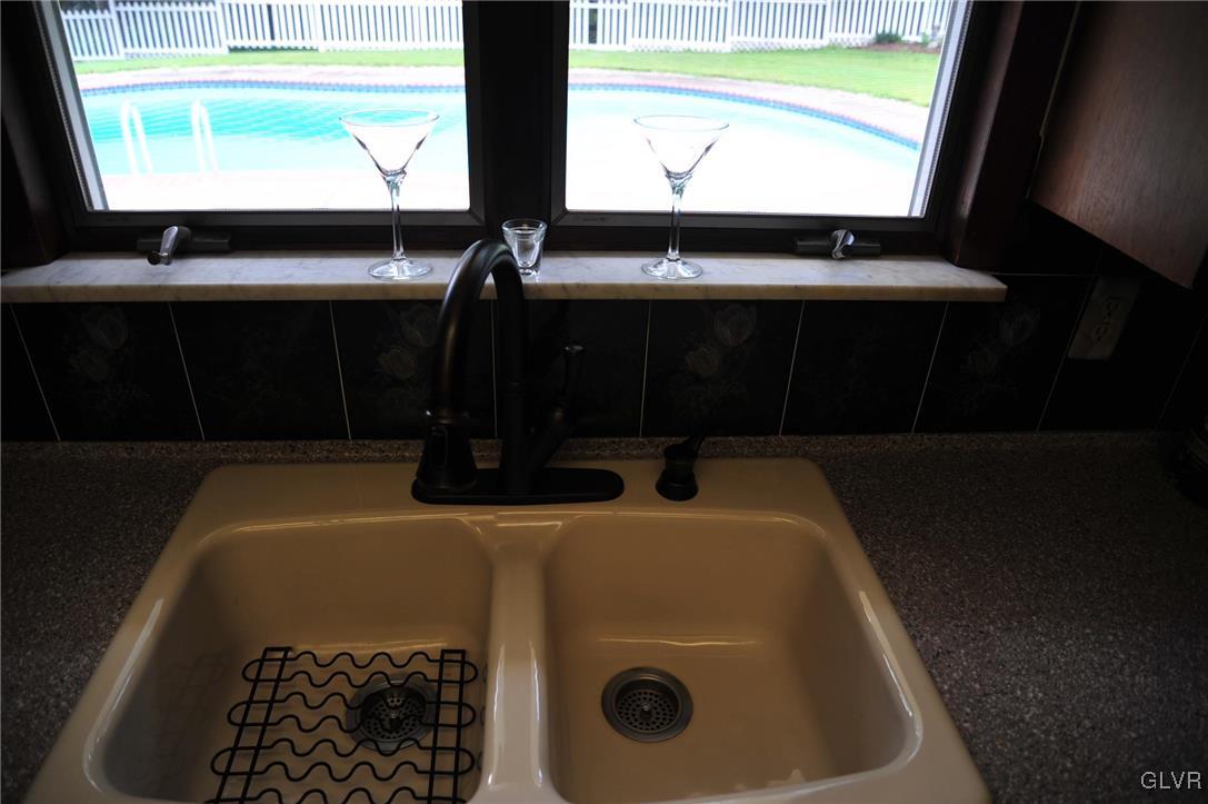 1673 Creek View Road Bethlehem, PA 18015 - Photo 7 of 36 Gallery Image 7