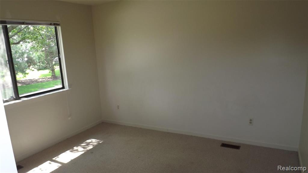 710 Preston Court, Unit 174 Rochester Hills, MI 48307 - Photo 11 of 19