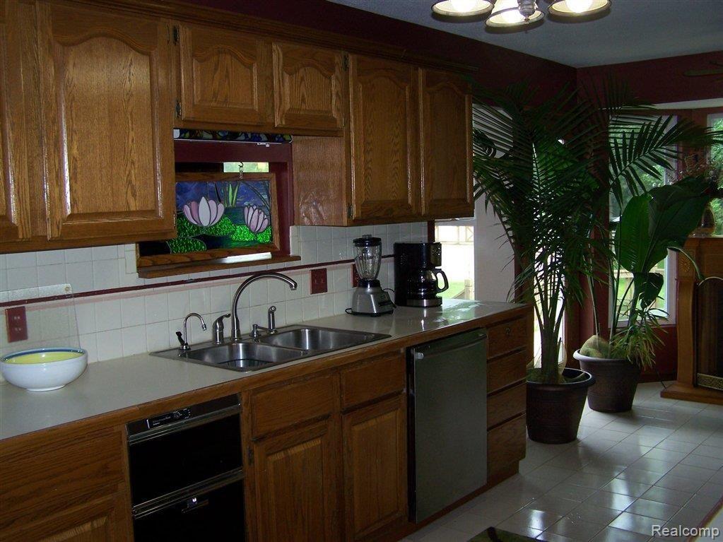 5397 Brady Road Howell, MI 48843 - Photo 10 of 28 KITCHEN II