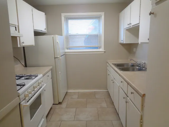 $1,400 | 10748 South Harlem Avenue, Unit 1S, Worth, IL 60482