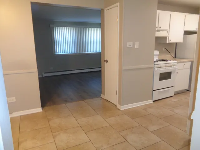 $1,400 | 10748 South Harlem Avenue, Unit 1S, Worth, IL 60482