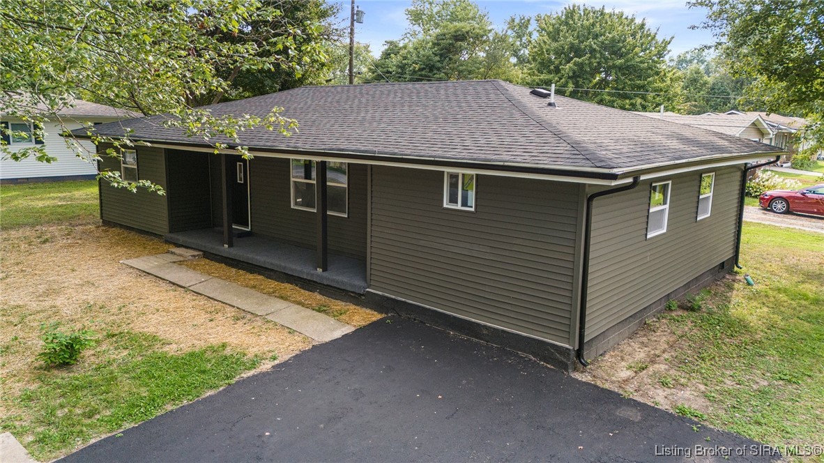 142 Cypress Street Austin, IN 47102 - Photo 4 of 56