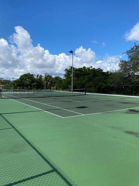 1625 Southeast 10th Avenue, Unit 205 Fort Lauderdale, FL 33316 - Photo 27 of 32 a view of a tennis court