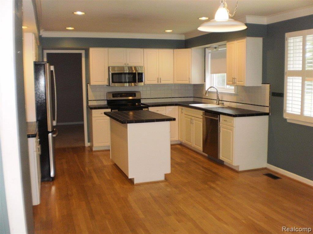 36419 Saxony Road Farmington, MI 48335 - Photo 4 of 17 hardwood floors