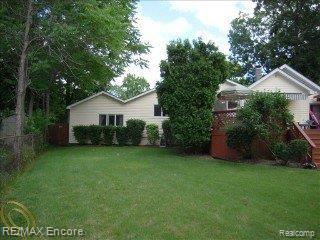6828 Hatchery Road Waterford, MI 48327 - Photo 13 of 25 Back of House
