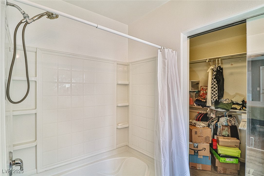 9068 West Alluring Avenue Las Vegas, NV 89149 - Photo 27 of 48 Full bathroom with shower / bath combo with shower curtain