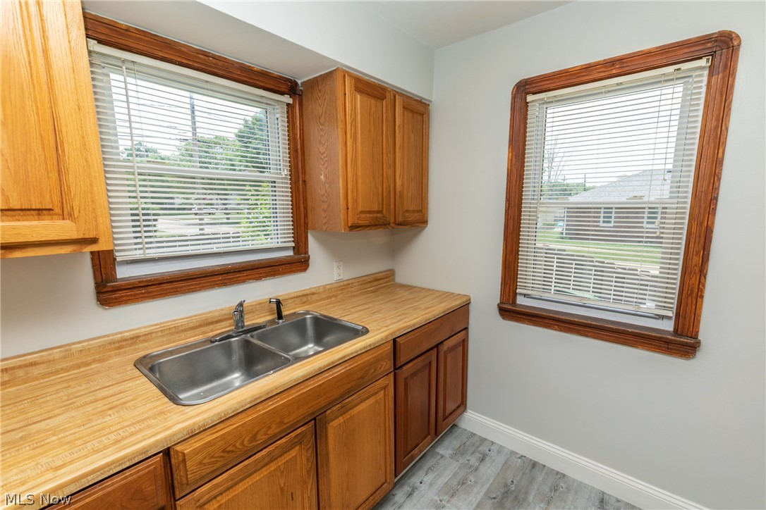 9521 Snow Road Cleveland, OH 44130 - Photo 16 of 35