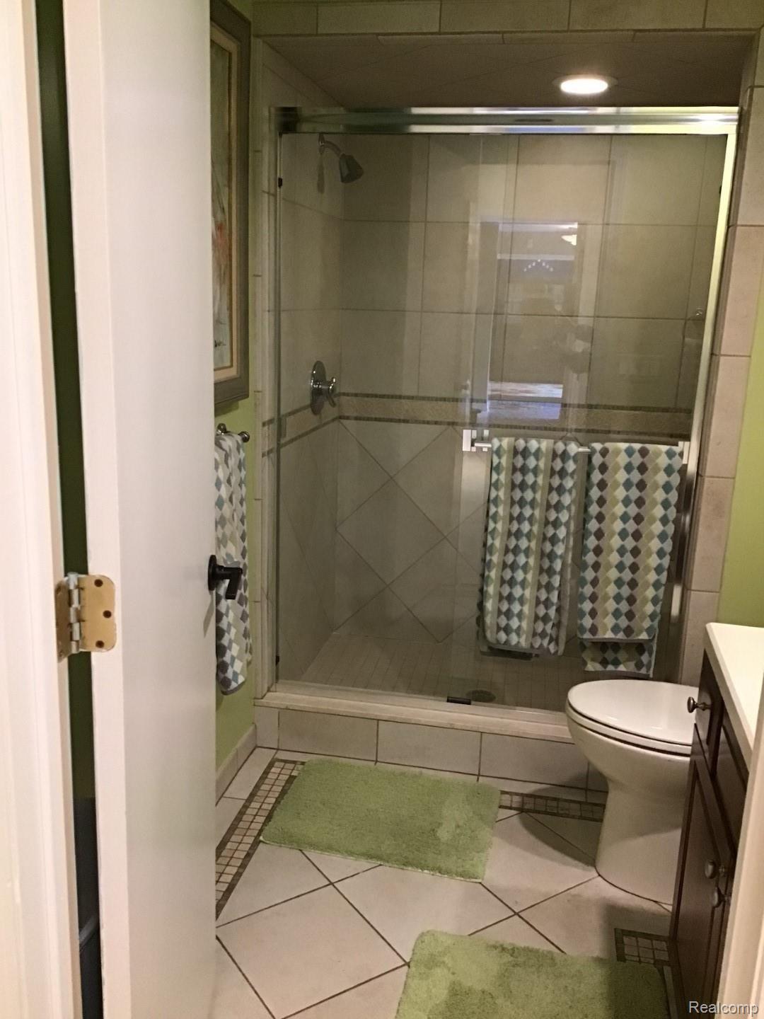 2881 Clarkston Road Oakland, MI 48363 - Photo 51 of 98 MainBathGreen (2) (Large).jpg