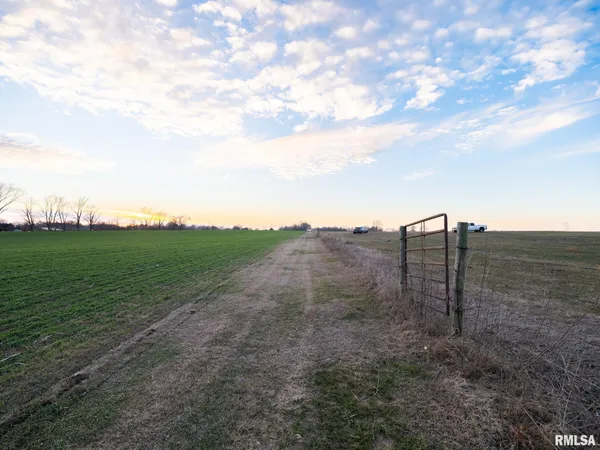 $115,000 | 29 Highway 29, Pekin, IL 61554