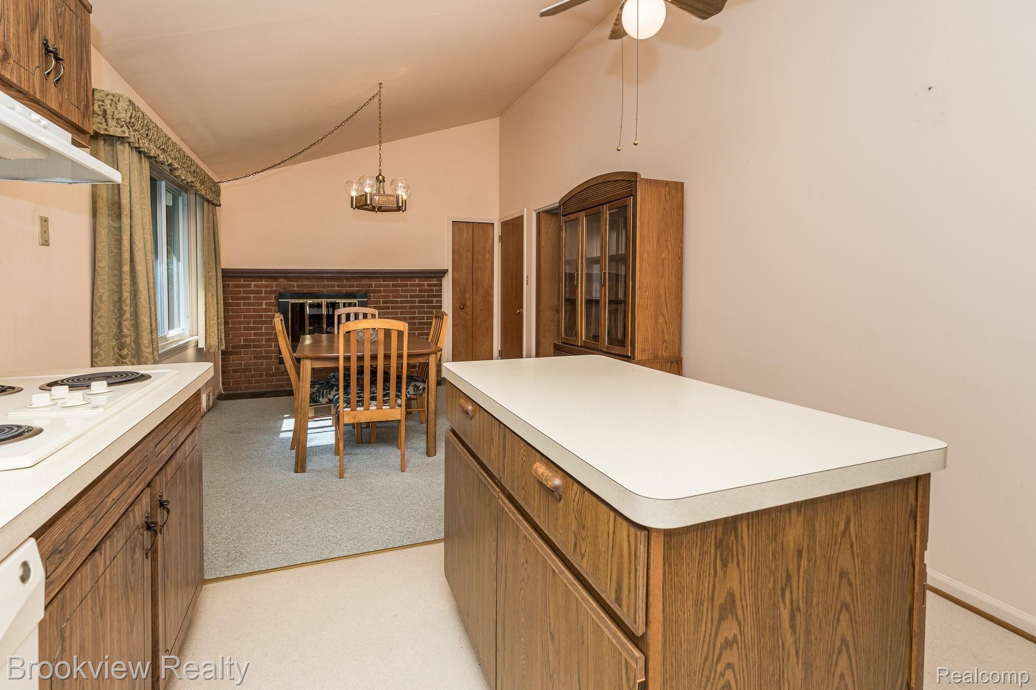 290 Donegal Drive Rochester, MI 48309 - Photo 5 of 33 290 Donegal MLS-W015.jpg