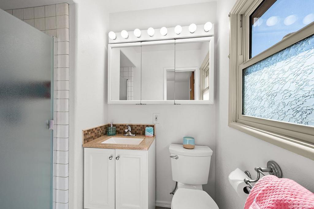 1071 Washington Heights Road El Cajon, CA 92019 - Photo 30 of 65 Primary Bathroom