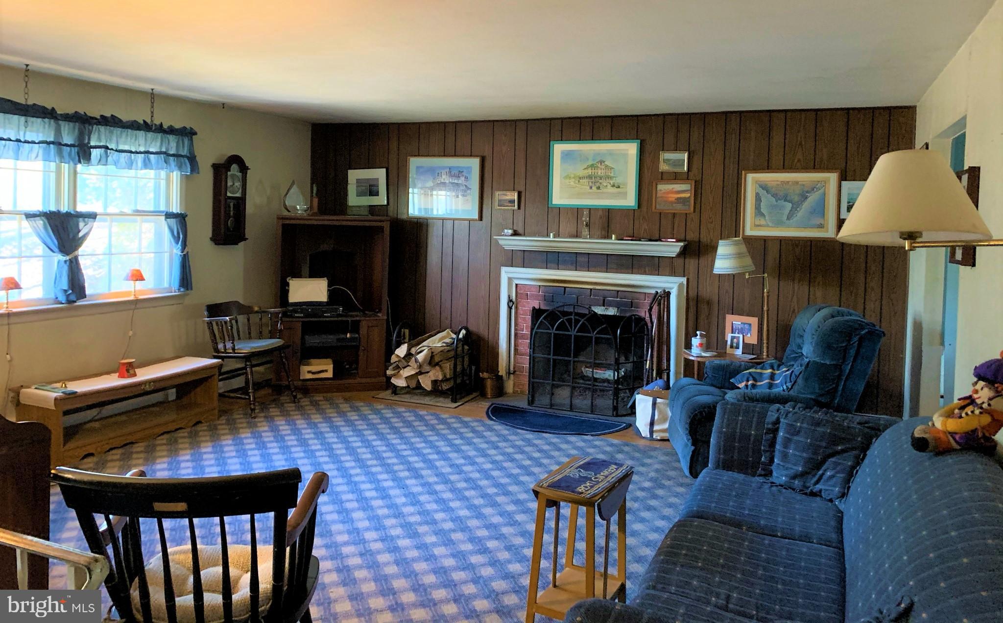 109 Merlin Road Phoenixville, PA 19460 - Photo 8 of 21 Spacious living room