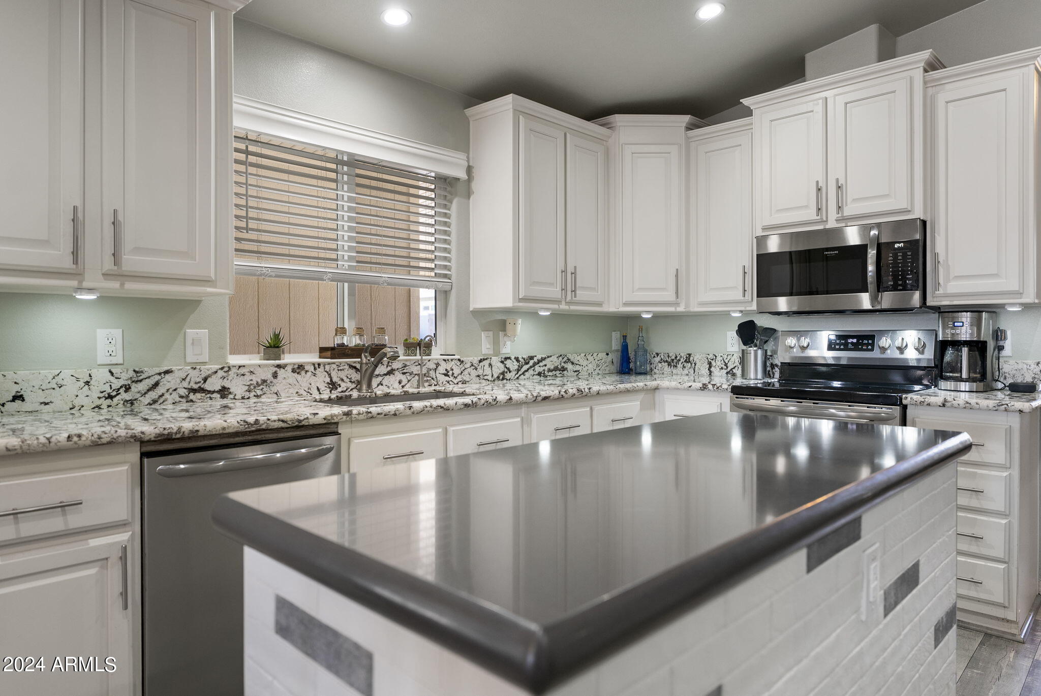 8865 East Baseline Road, Unit 637 Mesa, AZ 85209 - Photo 9 of 31 Kitchen